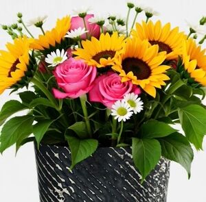 CB2 Chain Link Black White Ceramic Vase Handcrafted Portugal 12"x8" NWT